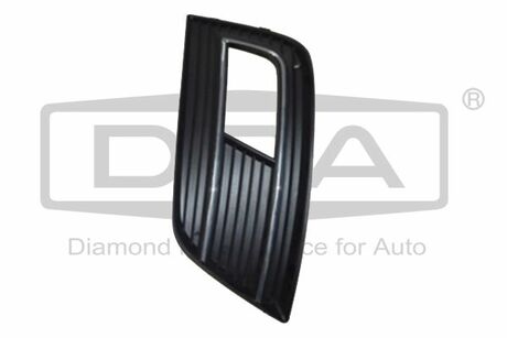 88071820502 DPA Накладка противотуманной фары правой с полоской Audi A4 (08-15) ()